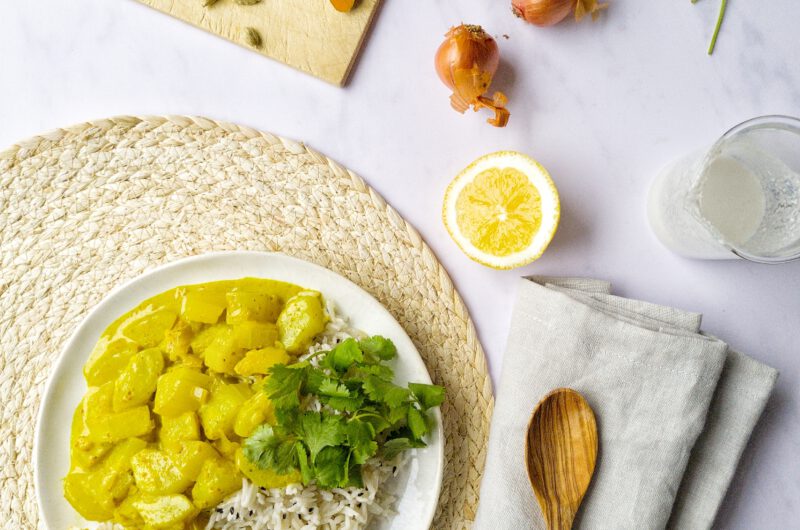 Gelbes Schmorgurken-Curry mit Schwarzkümmel-Reis