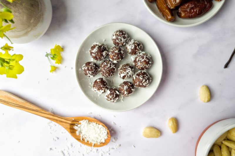 Schokoladen-Kokos-Energyballs