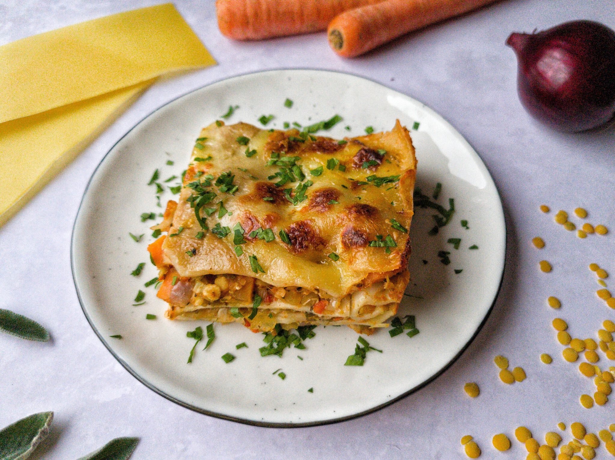 Gemüse-Lasagne mit gelben Linsen