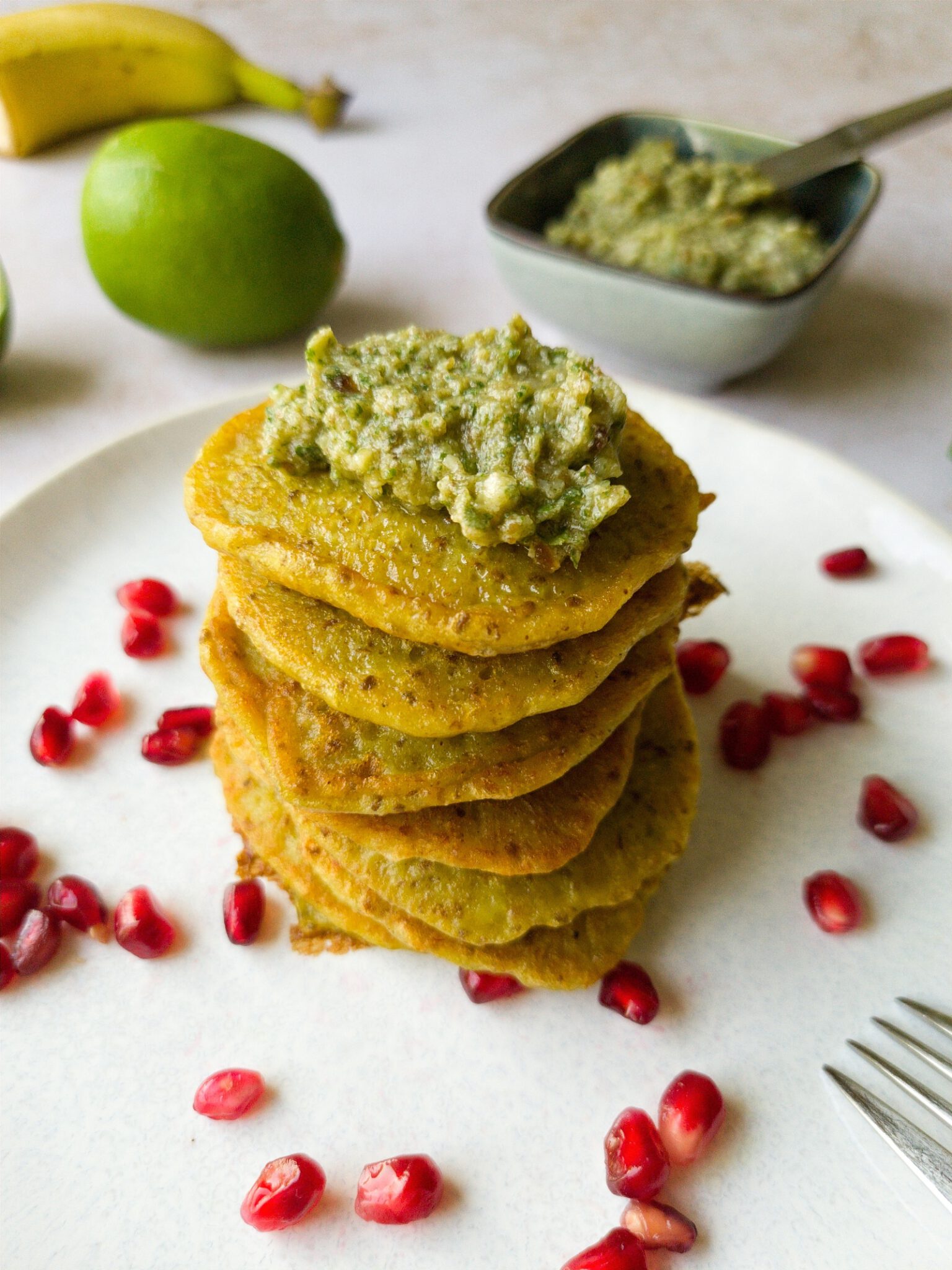 Sommerliche Pancakes mit Kokos-Basilikum-Butter